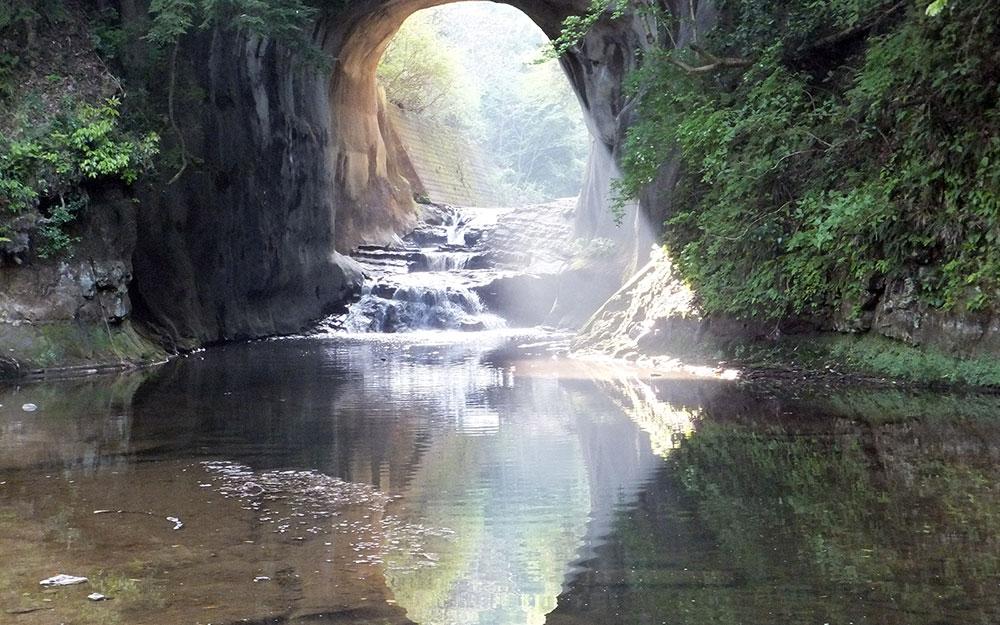いよいよ春分の日 亀岩の洞窟 濃溝の滝で神秘的な写真が撮れるかも 木更津のことなら きさらづレポート きさレポ